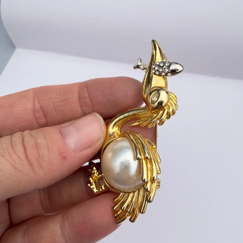 Pelican Bird Shaped Brooch Gold Tone Faux Pearl Rhinestone Fish Whimsical